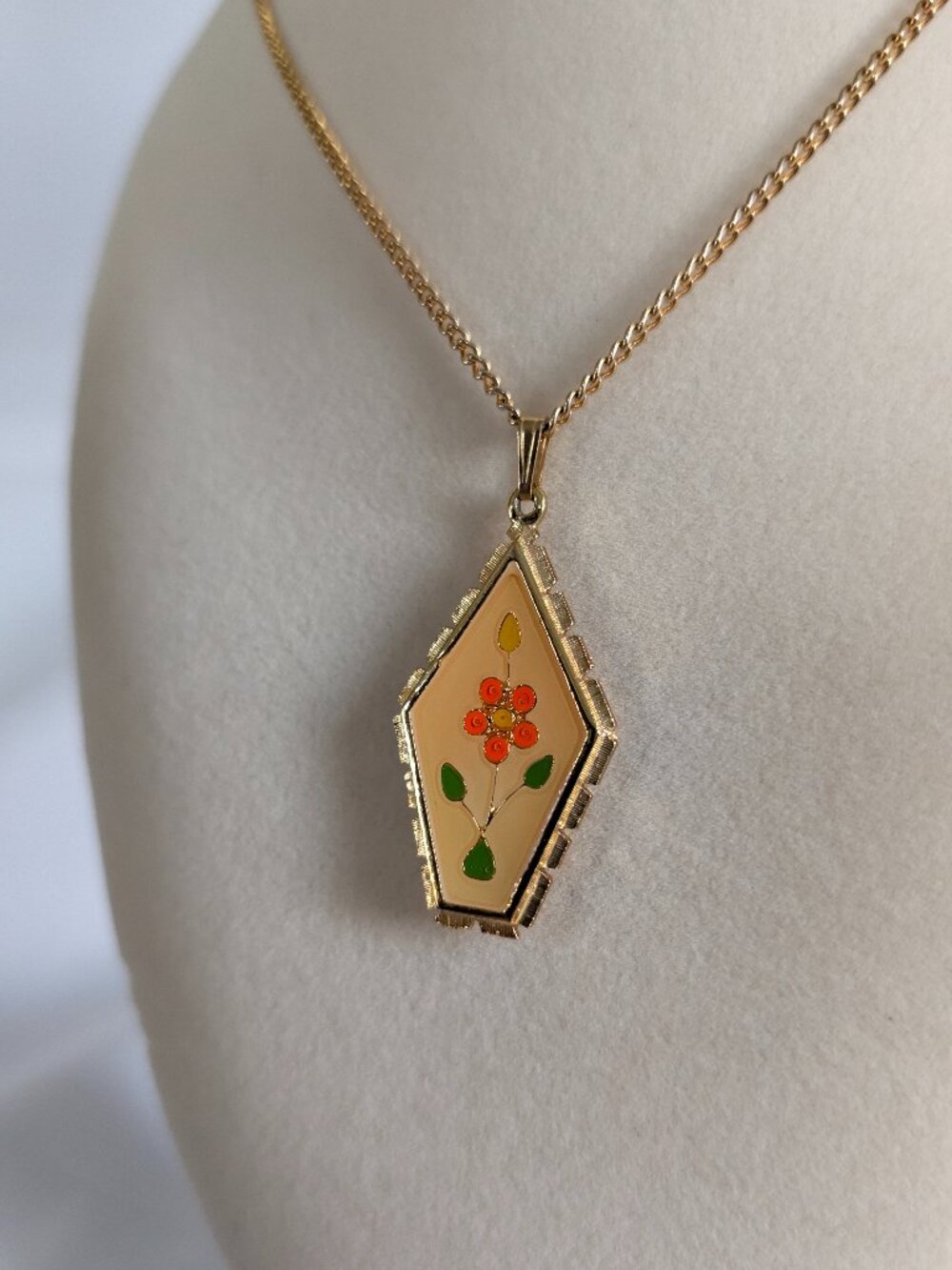 Vintage Gold Tone "Celebrity" Brand Signed Enamel Floral Pendant Necklace
